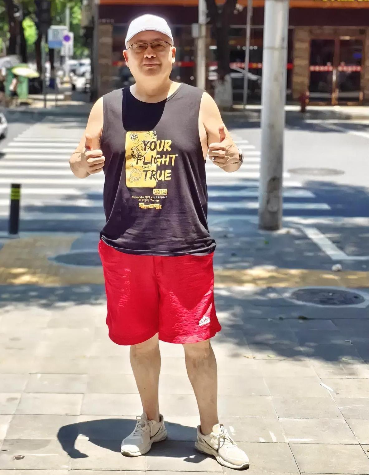 这两年做自媒体确实很难，收益、单价一落千丈。

很多自媒体人都改行，也有的金盆洗