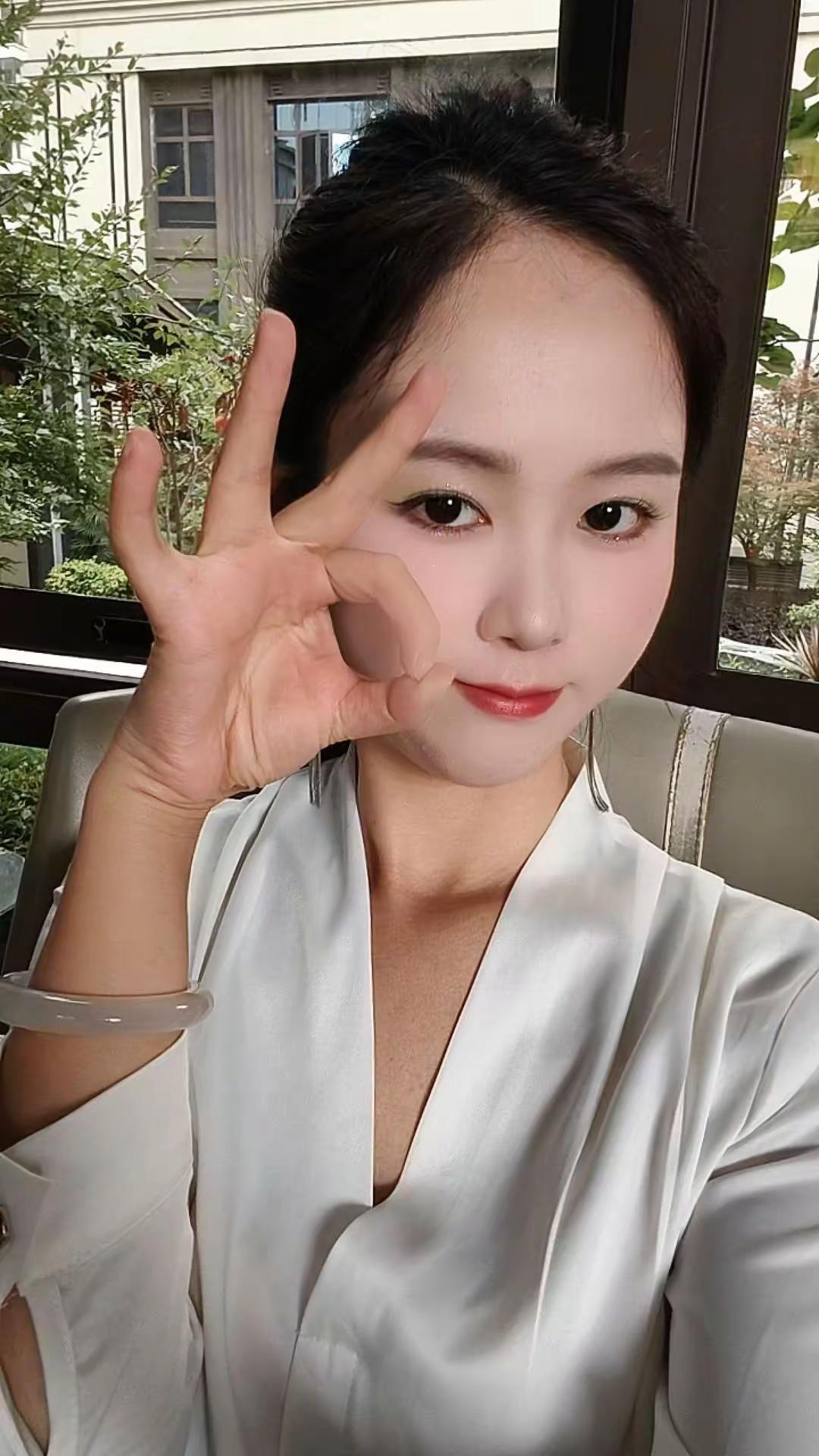 我会牵着你手同进退 君行在前我相随