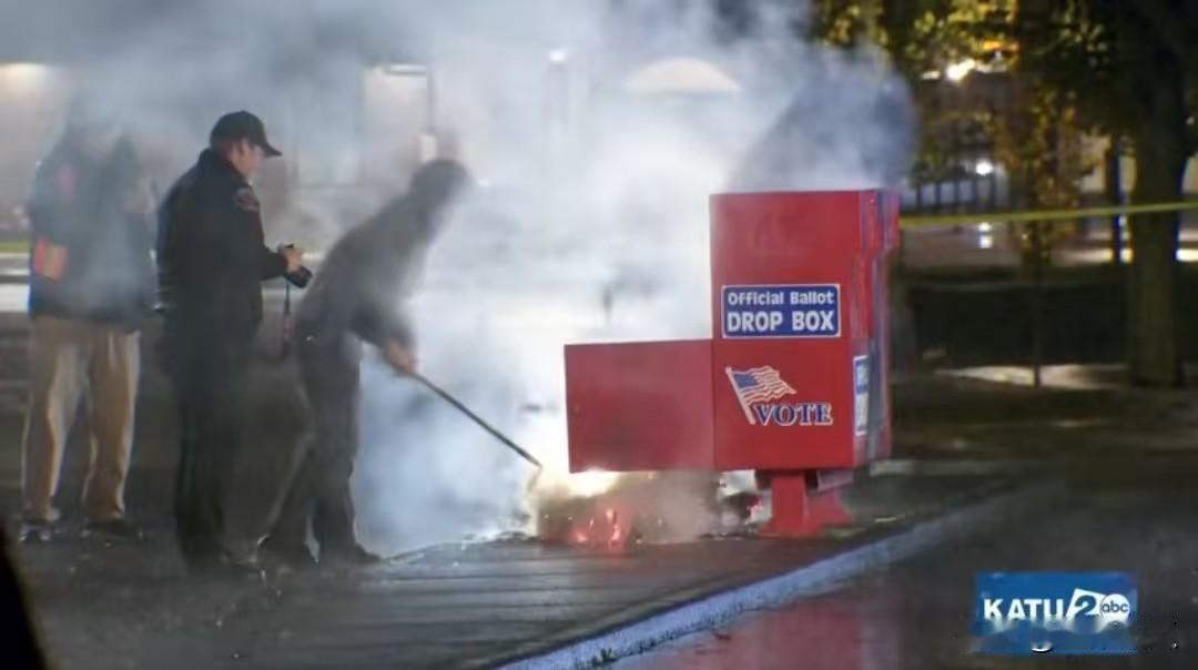 美国选举够火热，10月28日凌晨，俄勒冈州波特兰地区和华盛顿州温哥华至少两个投票