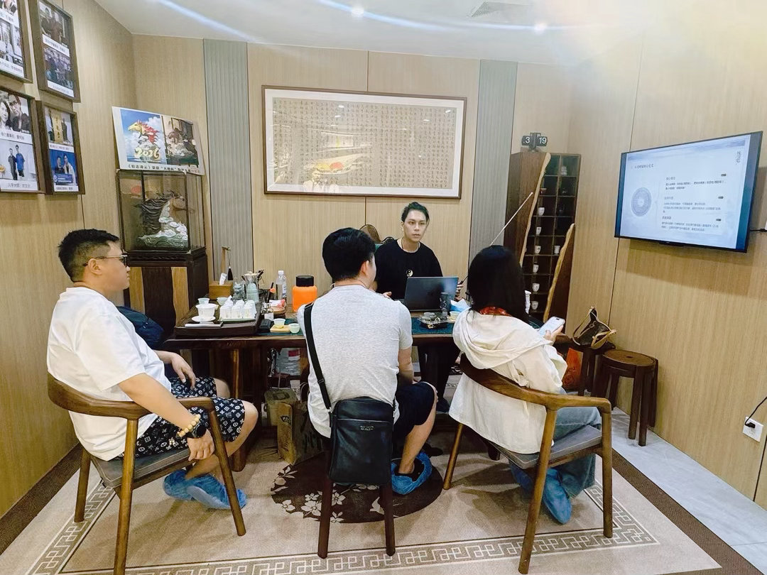 星座 手相8月日，发手相，我会告诉你8月