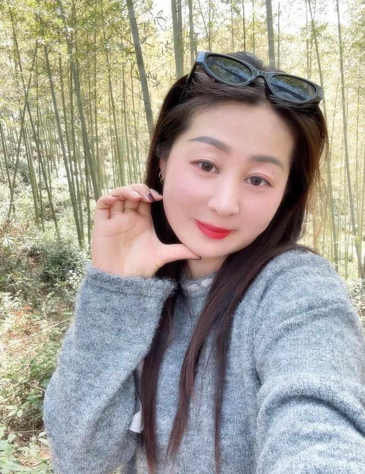 想把自己养得软软糯糯，健健康康，有趣有盼，温温柔柔的与世无争的样子……