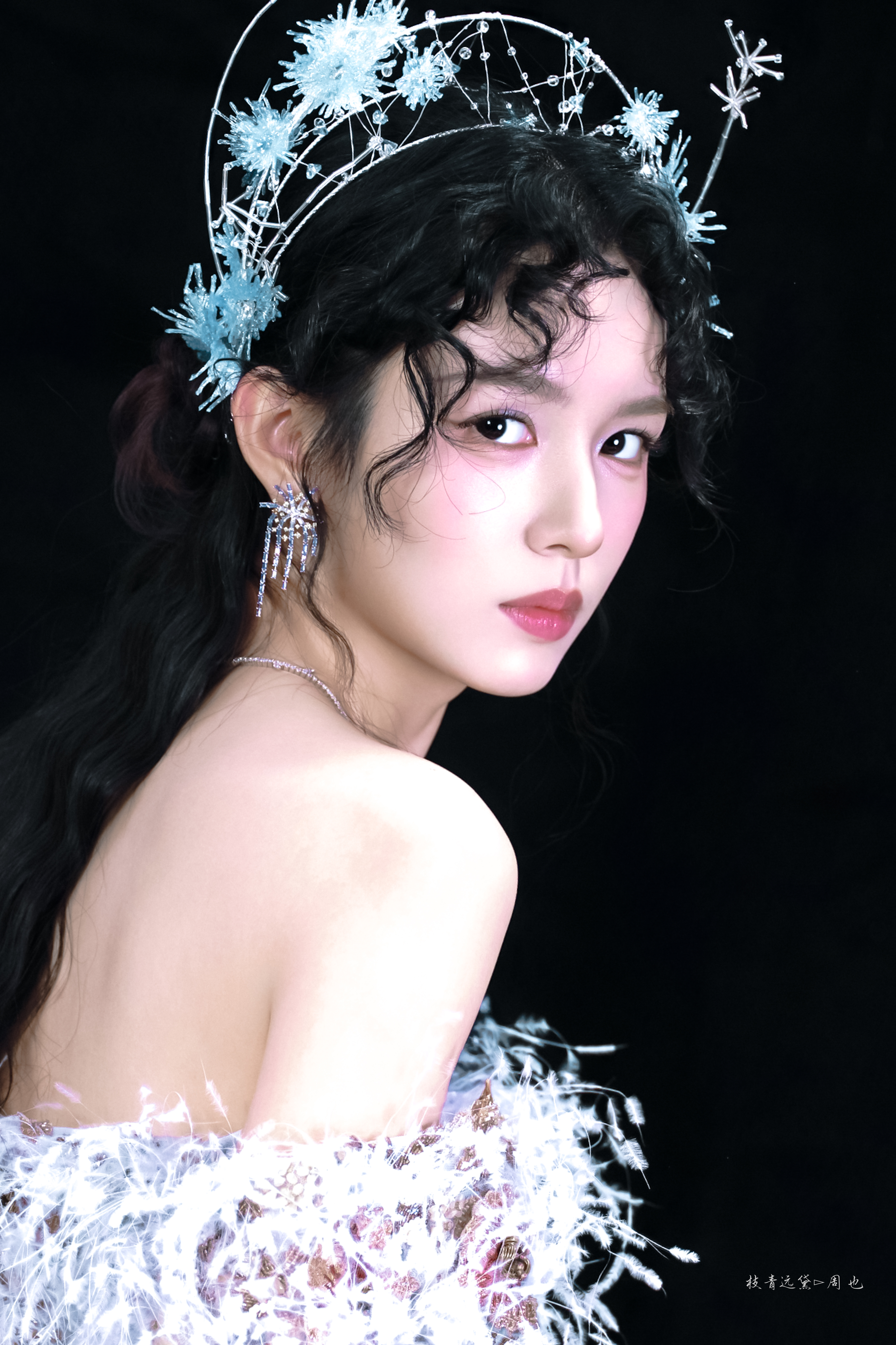 周也/🖼周也 油画神女 *微博之夜红毯