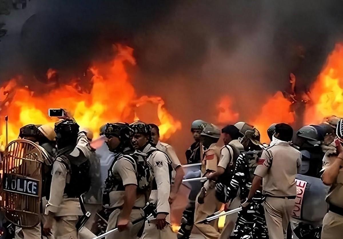 谁也没想到，原本远在数千公里外、守着南亚门户的“硬核大哥”，这次会隔空对着中东的