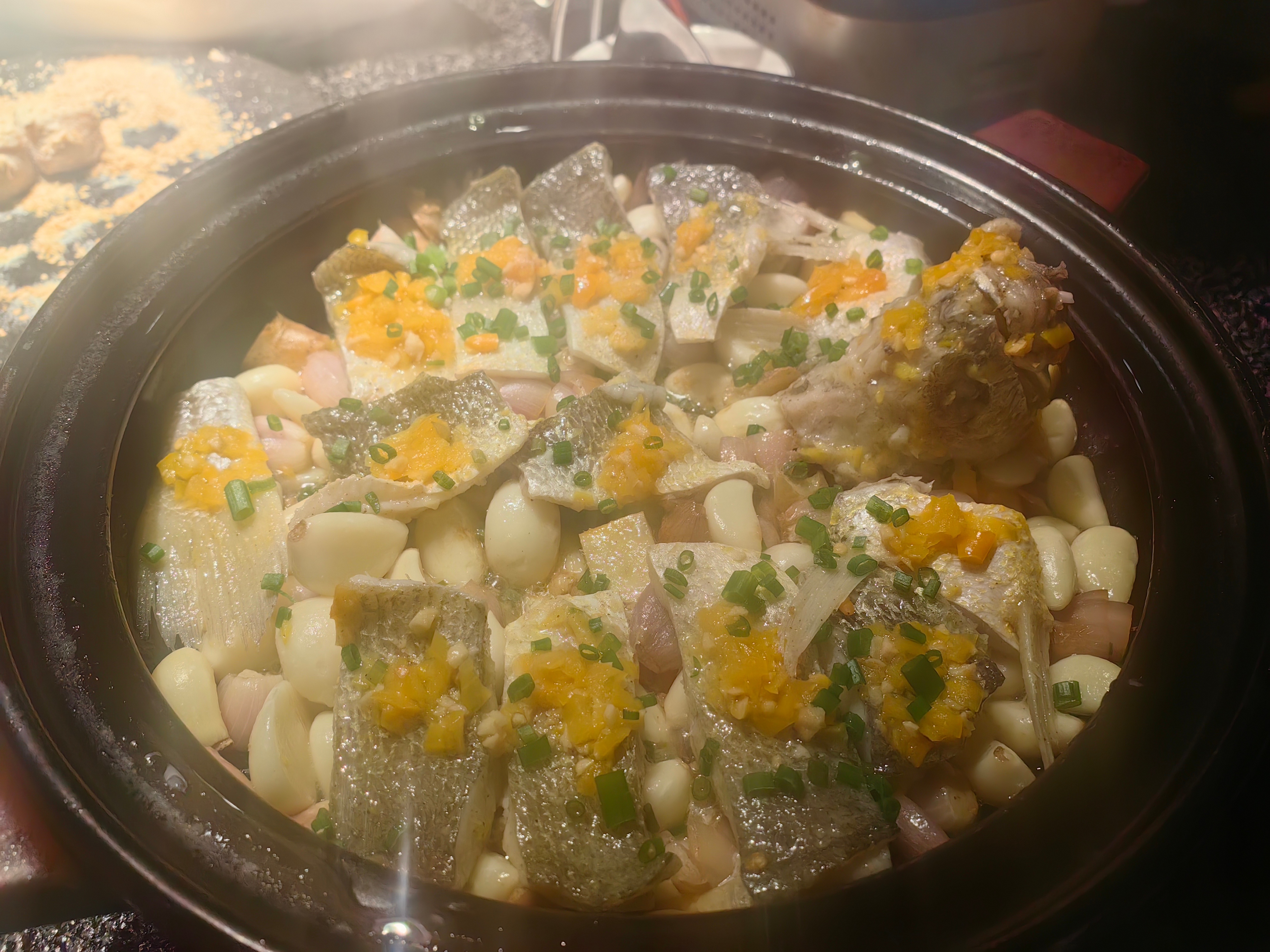 家常菜[超话]龙虾伊面，黄花鱼，姜母鸽子，芋泥，黄皮蛋，干贝菌菇，避风塘虾。等。