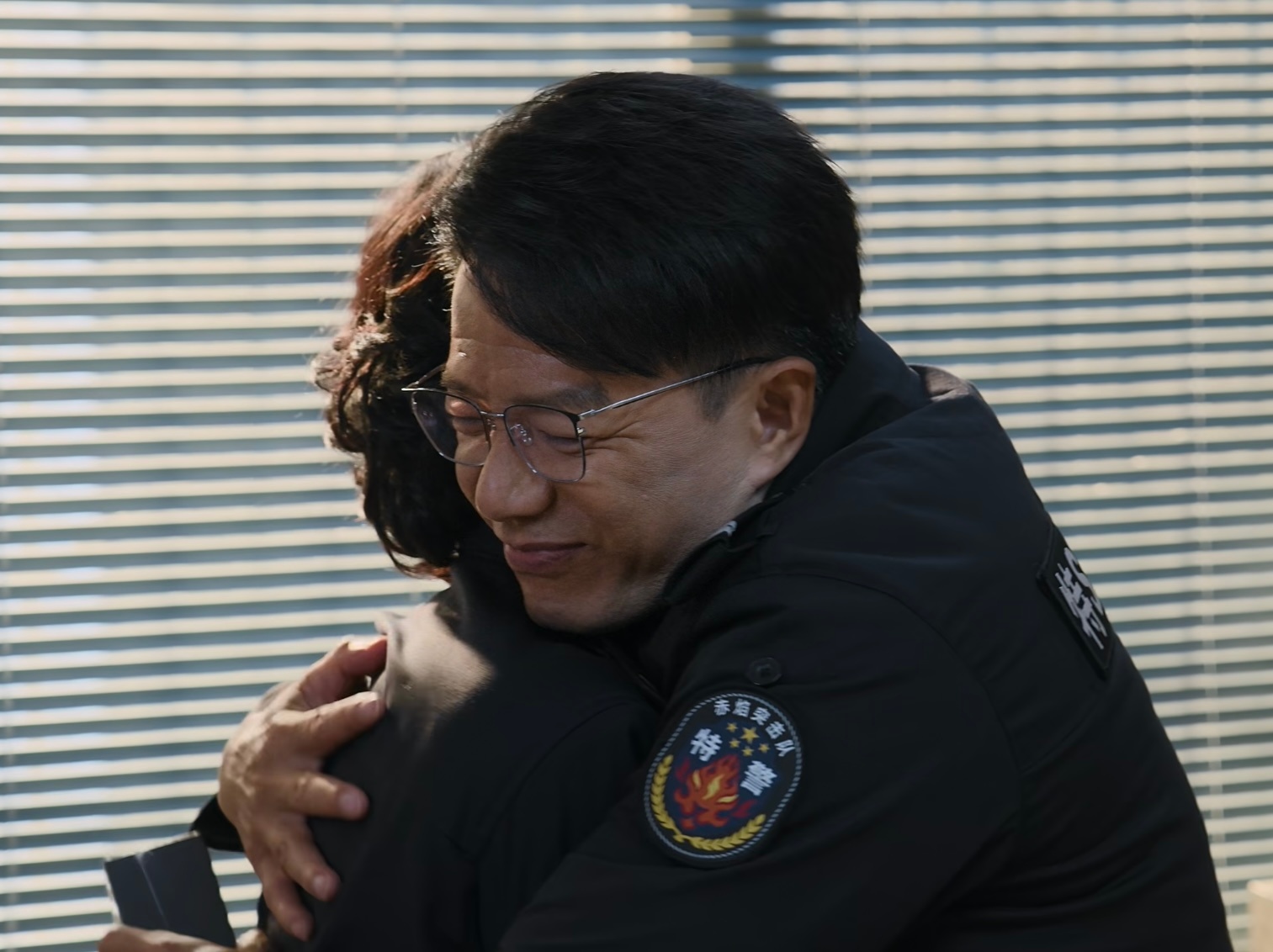 季敏奖励“小天才电话手表”谭彦开心∶抱抱，爱媳妇嘿嘿[兔子]哄傻子一样[doge