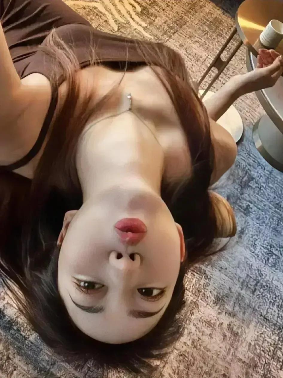 据说大多数人会情不自禁的把手机倒过来，你会吗？