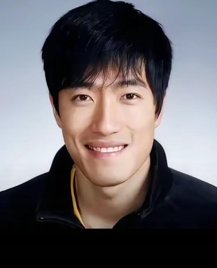 刘翔，43岁，中国前110米栏运动员，曾效力于中国国家田径队，政协第十一、十二届