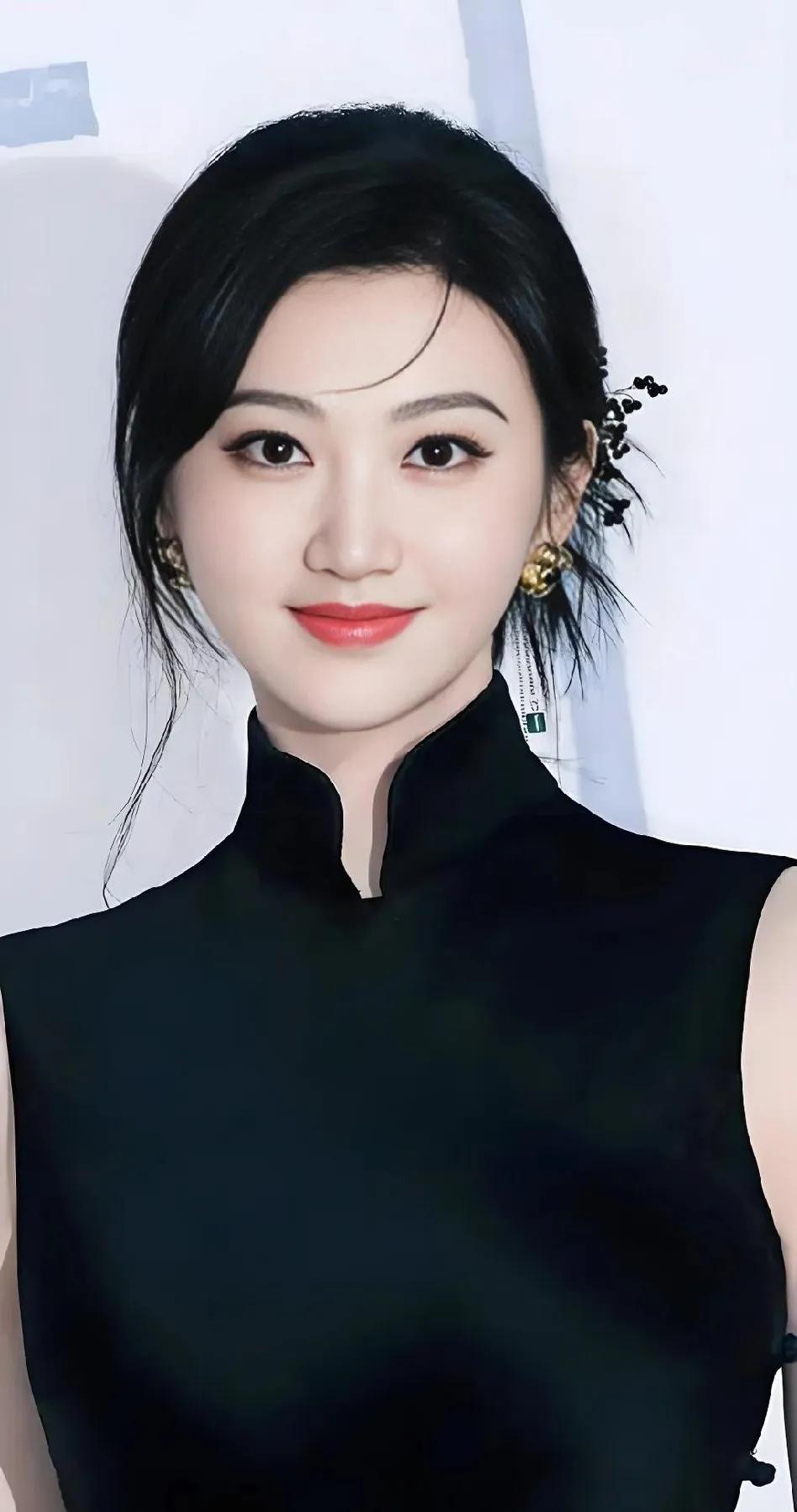 景甜迎来了三个好消息：
胡锡进8月28日在社交平台发长文称“我不喜欢景甜，但孙宇