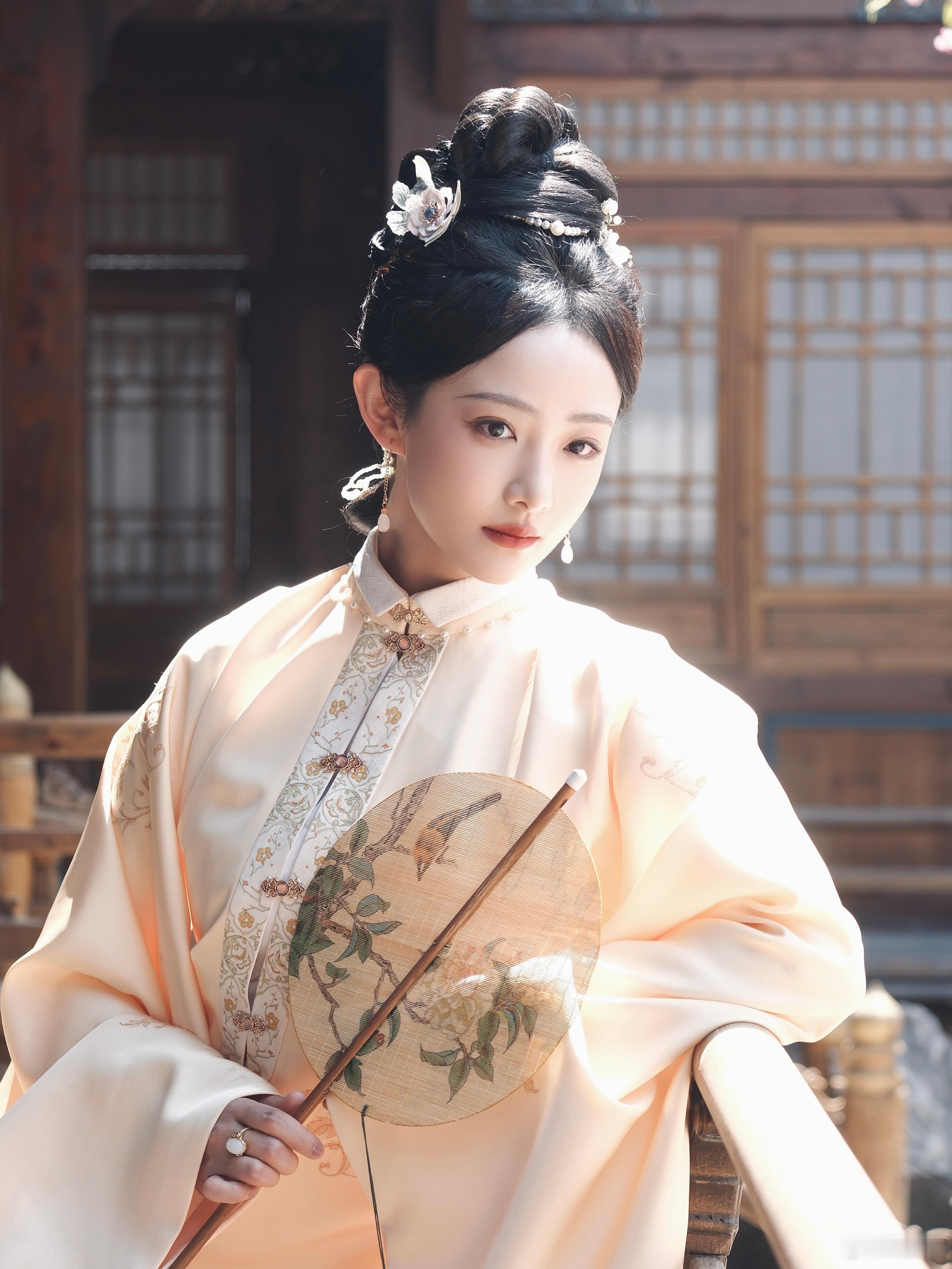 谁家新娘花轿里挟持将军 眼里满是求生的渴望！历经诸多磨难，不过是想拼尽全力活下去