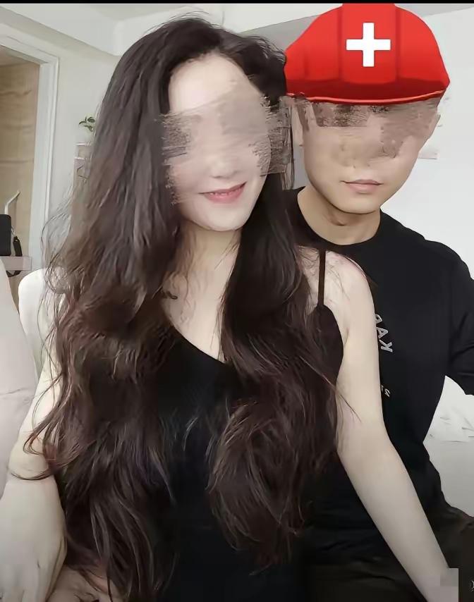 装修工带女友在业主新房里发生性关系，被业主当场撞上。

四川业主真的倒了大霉，全
