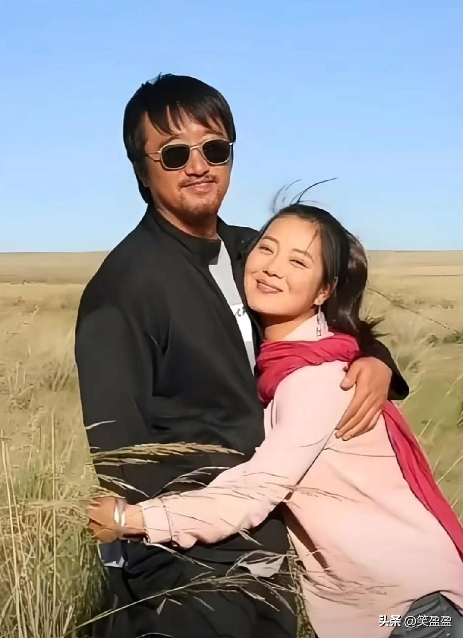 旺夫相的女人
农村一姐王茜华与导演兼演员沈航在拍摄电视剧《胡杨女人》时相识相恋，