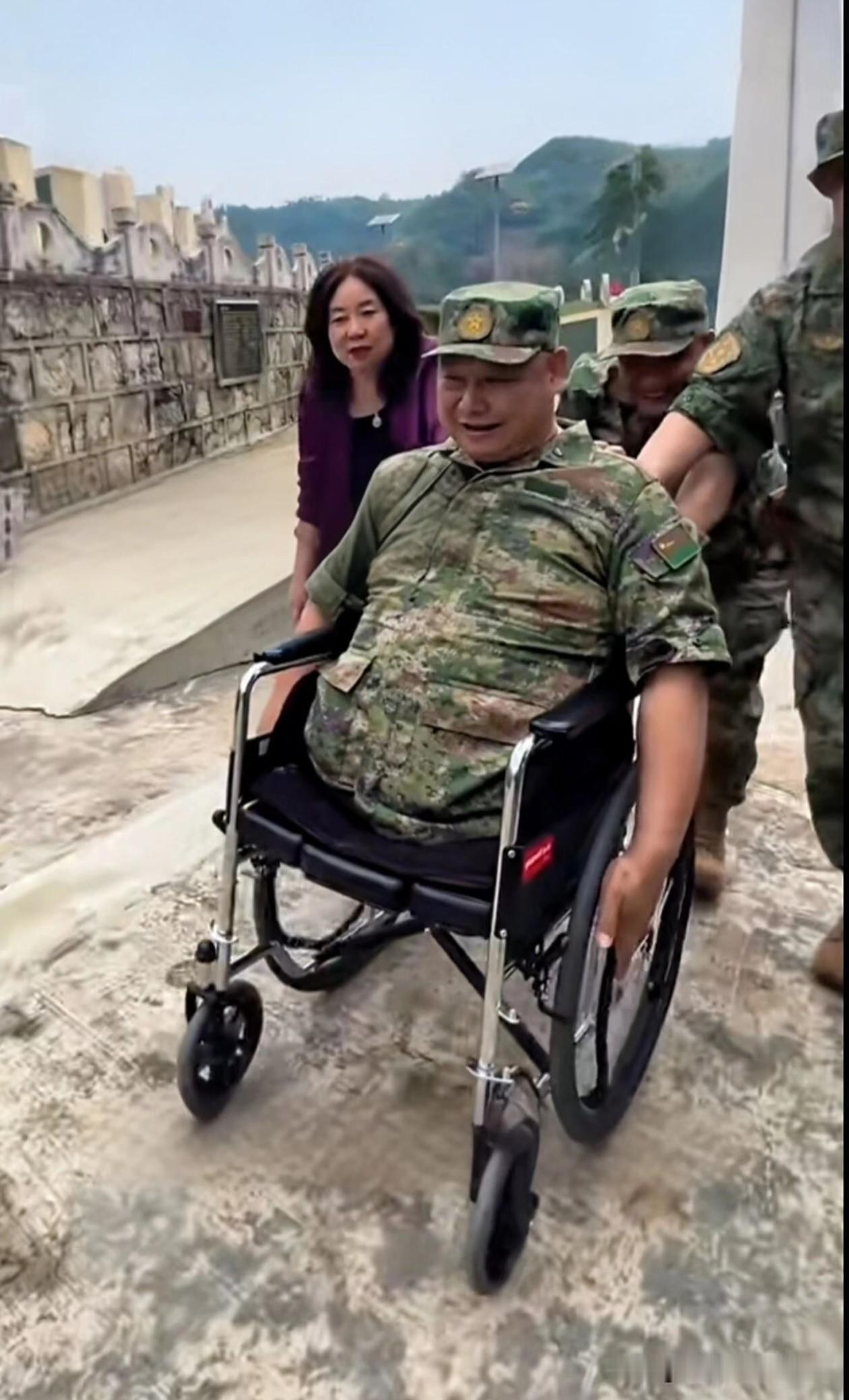 刘庄，男，1965年出生于河北省张家口市康保县，中共党员，中国特等伤残军人、战斗