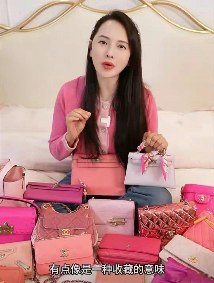 伊能静晒高奢包！12个香奈儿包包依次摆开，价值都在万元以上，她表示要留给女儿小米