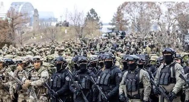 这次可把老美整不会了，家里航母还没开到，阵还没排好，收到强烈警告——车臣部队强硬