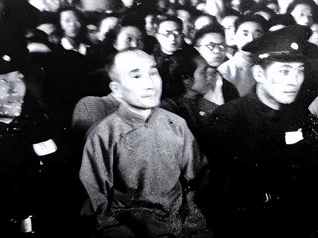 日本战败后，我国的百万汉奸去哪了？说出来你别不信。二战期间，日军发动侵华战争，为