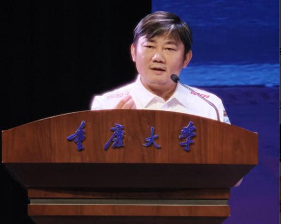 张雪这波是真敢说，看着还挺谦虚！不少高校轮番邀约他去做演讲，全都被他回绝了，直说