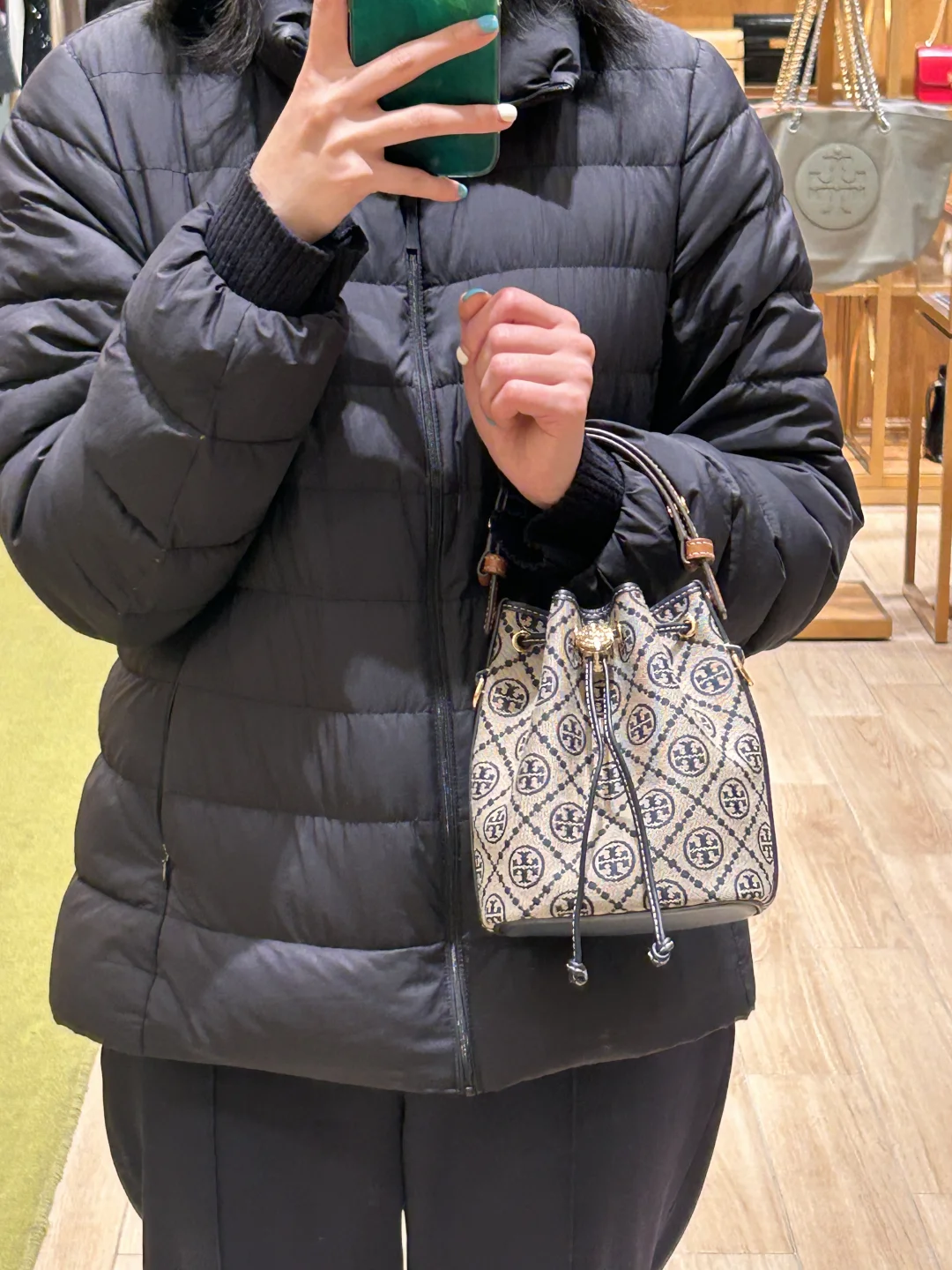是谁还没有拥有升级款老花水桶包呀～