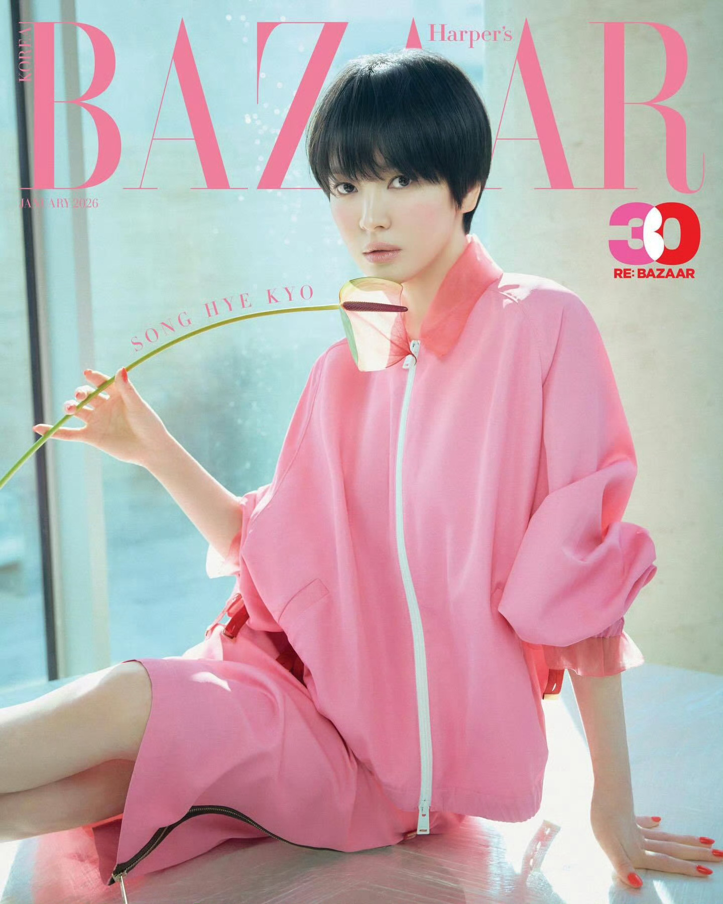 宋慧乔 Harper's BAZAAR 韩国版时尚芭莎一月号封面，短发造型配明亮