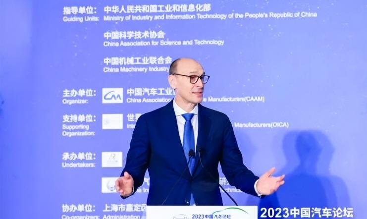 【车视头条】近日，2023中国汽车论坛上，大众汽车集团（中国）董事长兼首席执行官