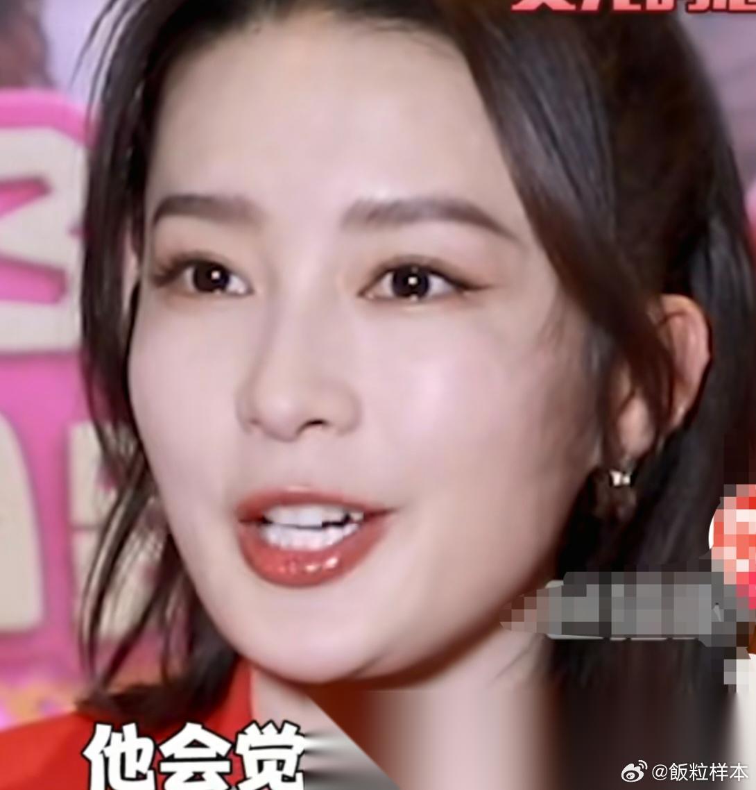 李沁:“小的时候因为可能拍戏很久没回家，有一年春节回家的时候，就是第一下就是见到