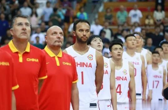 中国男篮64比87惨败于塞尔维亚，
我给中国男篮各球员评分如下：

胡明轩：评分