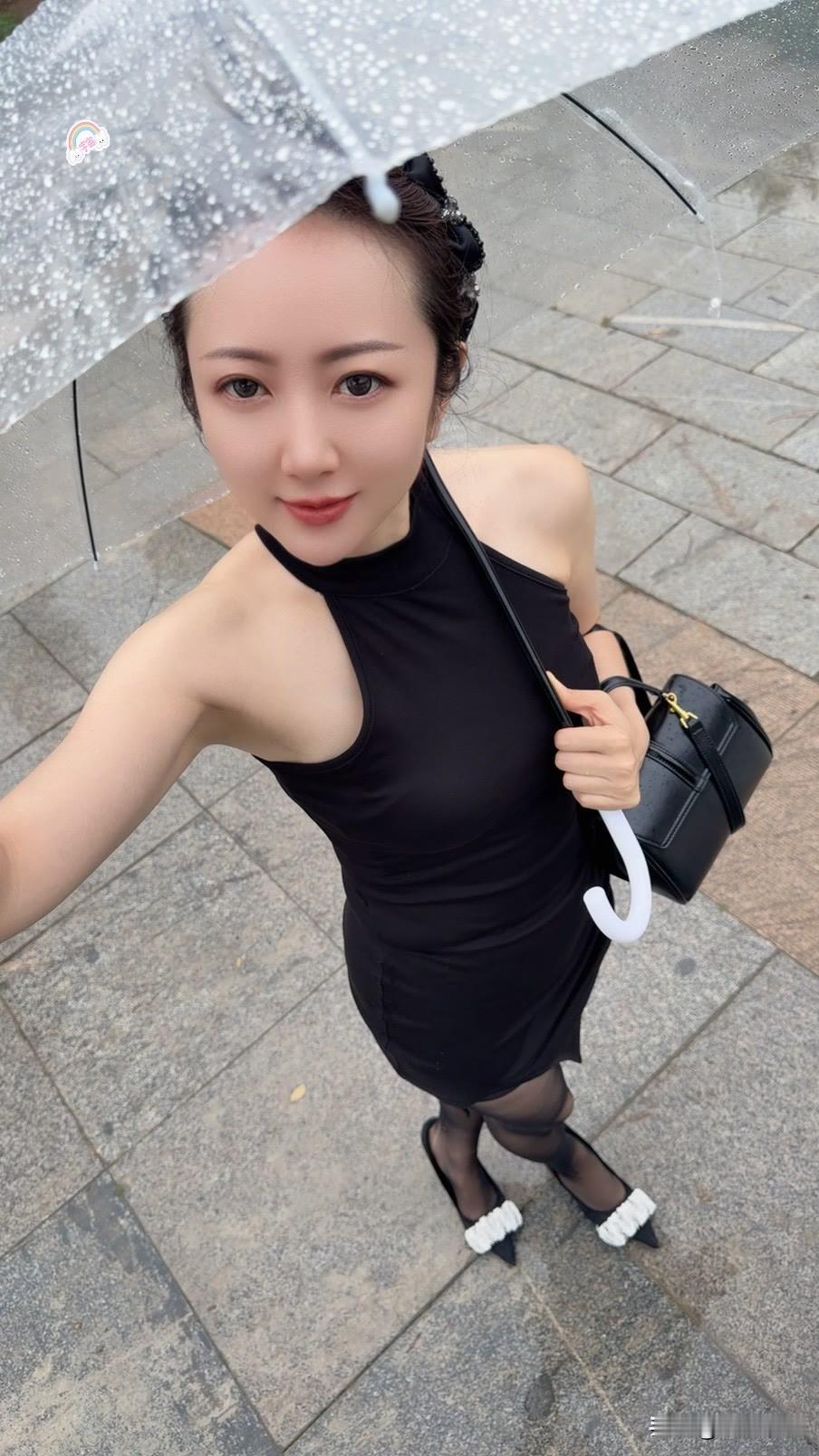 如何看待女生穿丝袜能凸显女性的魅力