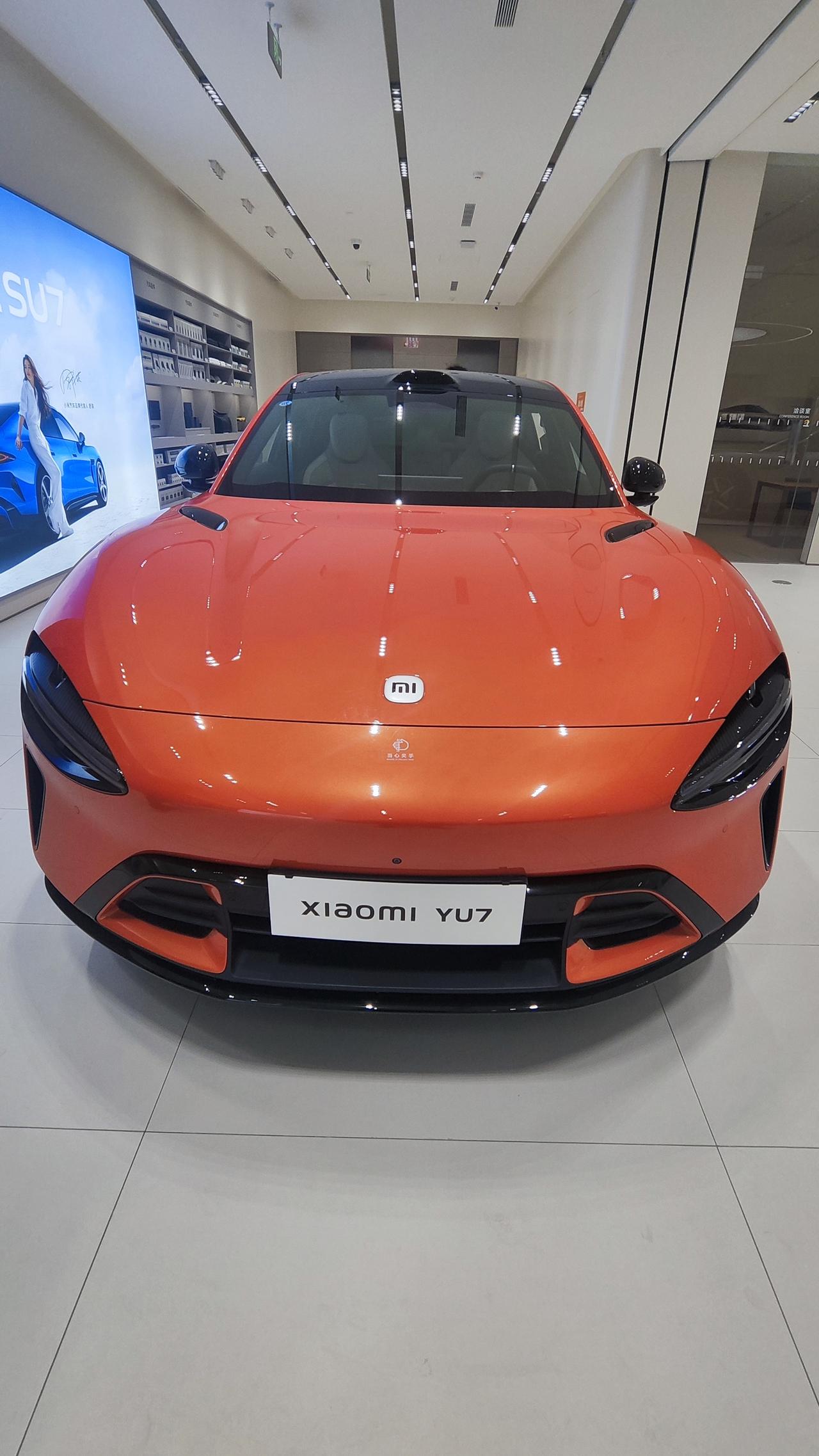 小米YU7这款车的确是挺招人稀罕的，尤其是颜值方面是一个挺大的亮点。它的造型不像