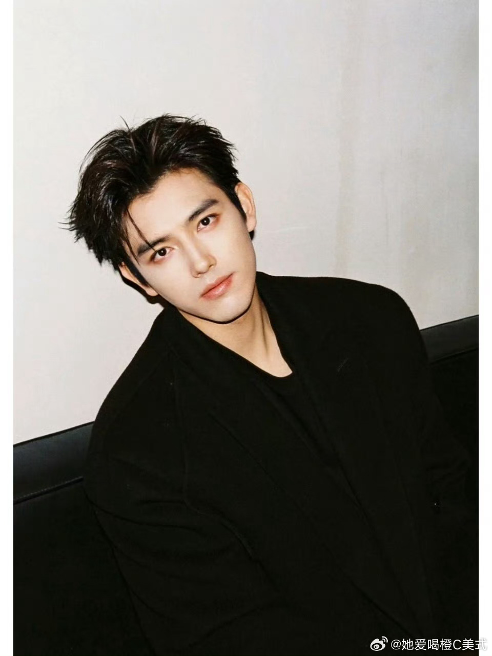 陈飞宇瘦了好多陈飞宇瘦得让人眼前一亮，轮廓分明。看得出为角色下苦功夫，敬业精神超