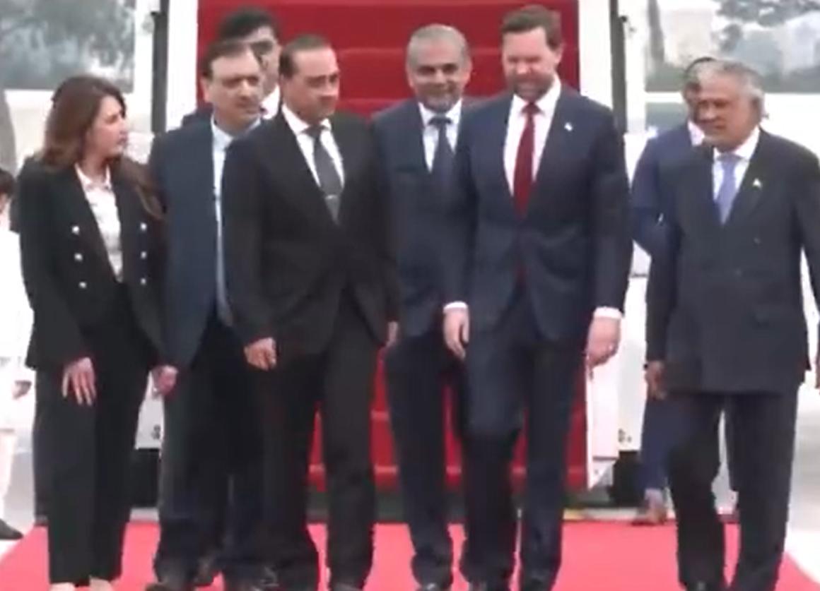 印度看到这一幕，不知道心里作何感想？

现在的巴基斯坦，已经成为了全世界的焦点。