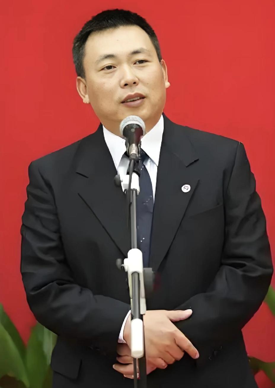 段永平6大经典投资：
 
1. 2002年 网易：1美元左右抄底，收获超百倍回报