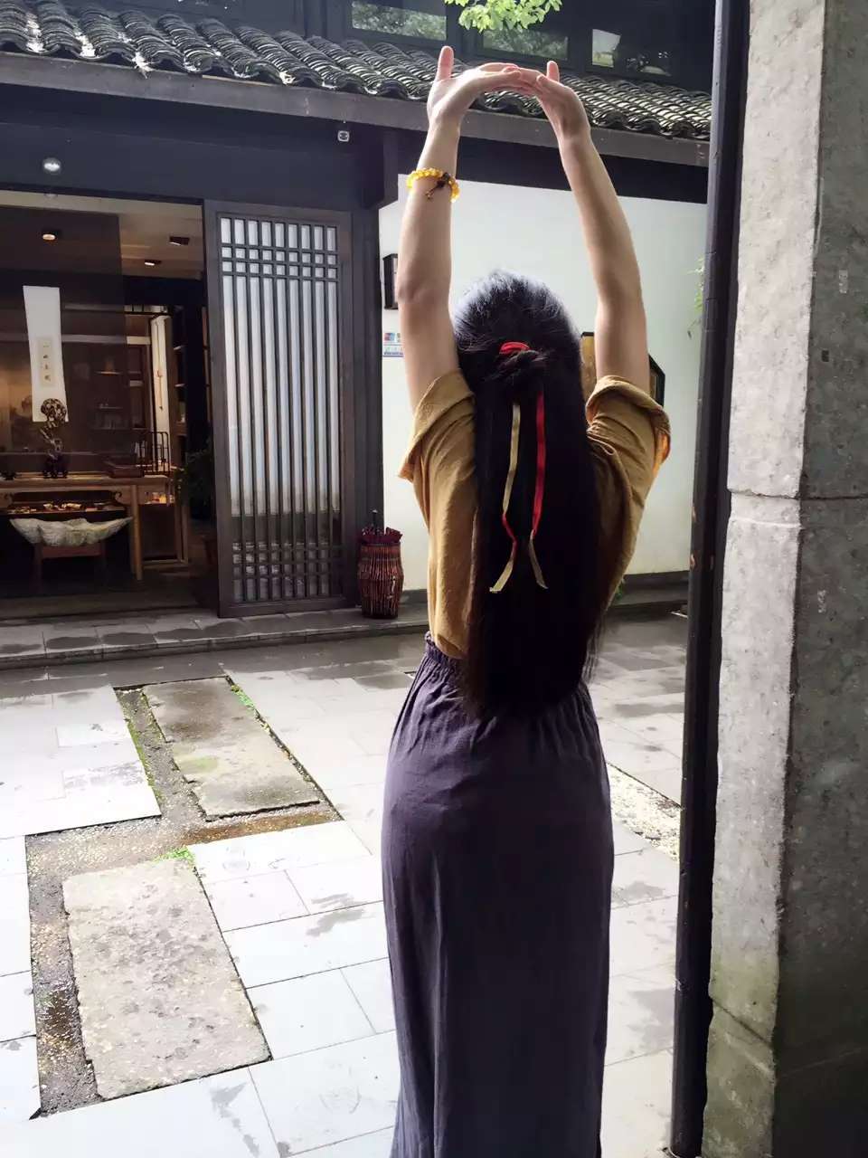 在这复杂世界里， 我们应该拥有认真过好这一生的四种能力： 得自在、知孤独、记初心