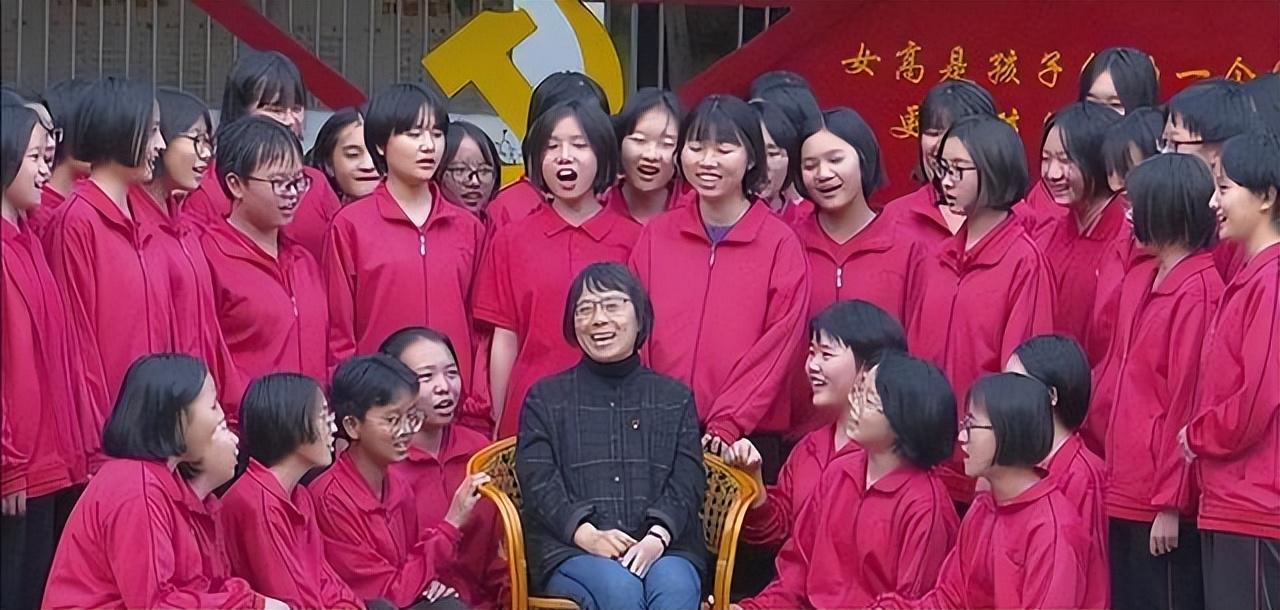 张桂梅校长从大山里送出了2000多名女高中生，其中却没有一个考上清华或北大的。湖