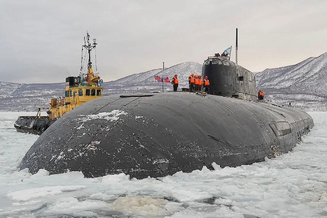 美国无法彻底压制俄罗斯，根本原因在于其拥有确保相互毁灭的核威慑力与难以被外部力量