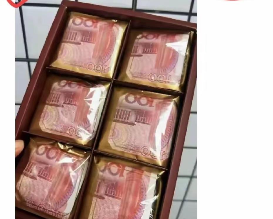 中秋节大家都爱吃月饼。
那么现在问题来了，
朋友们，请给这一个月饼取一个名字，你