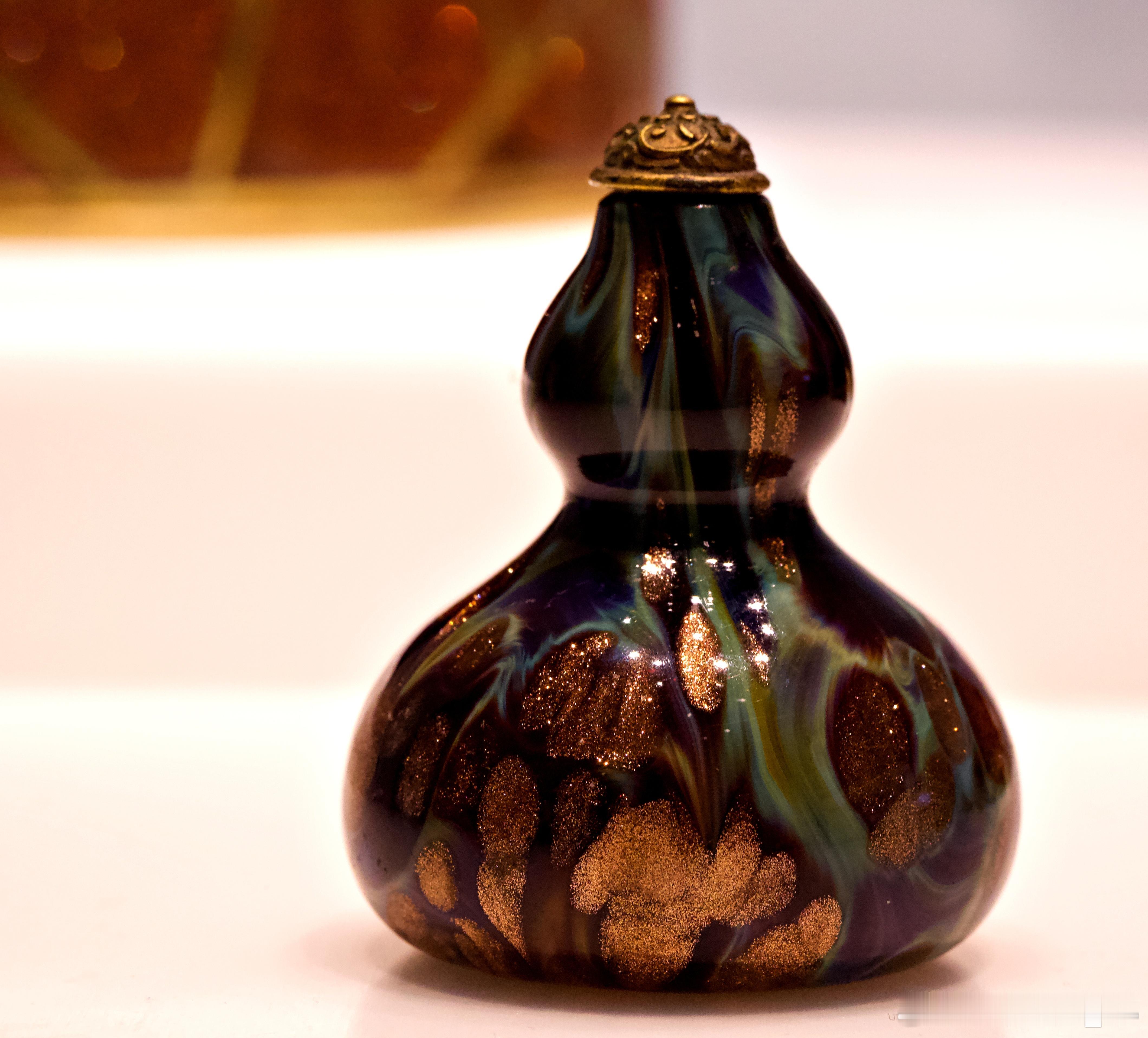 #澄凝琼英——故宫博物院藏玻璃精品展# 金闪闪亮晶晶的金星玻璃  金星玻璃的烧制