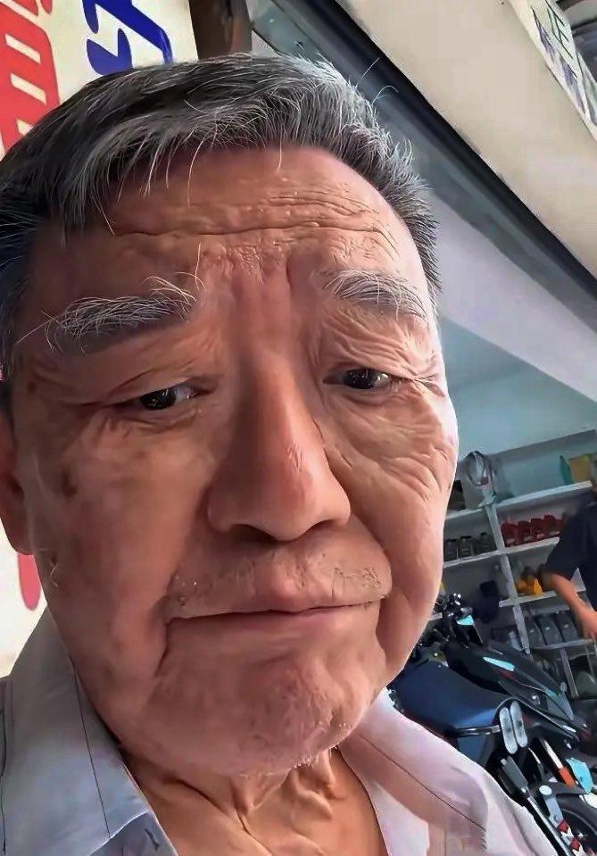 73岁李立群酒后直播叹气：三个孩子，一个都没结婚。大儿子44岁，生意赔了一千多万