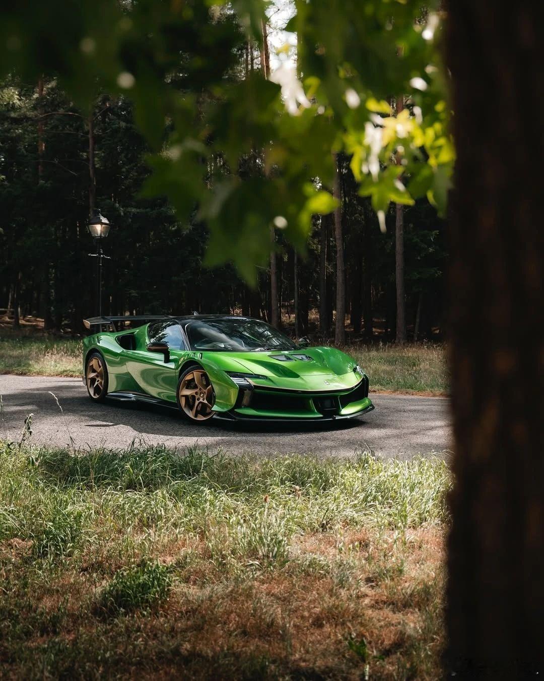 法拉利 SF90 XX Stradale，首款公路超跑，赛道基因觉醒！  翠焰车
