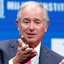 美国超级富豪苏世民，公开放话：“美国正在把中国逼成无法战胜的对手！”随后，他捐款