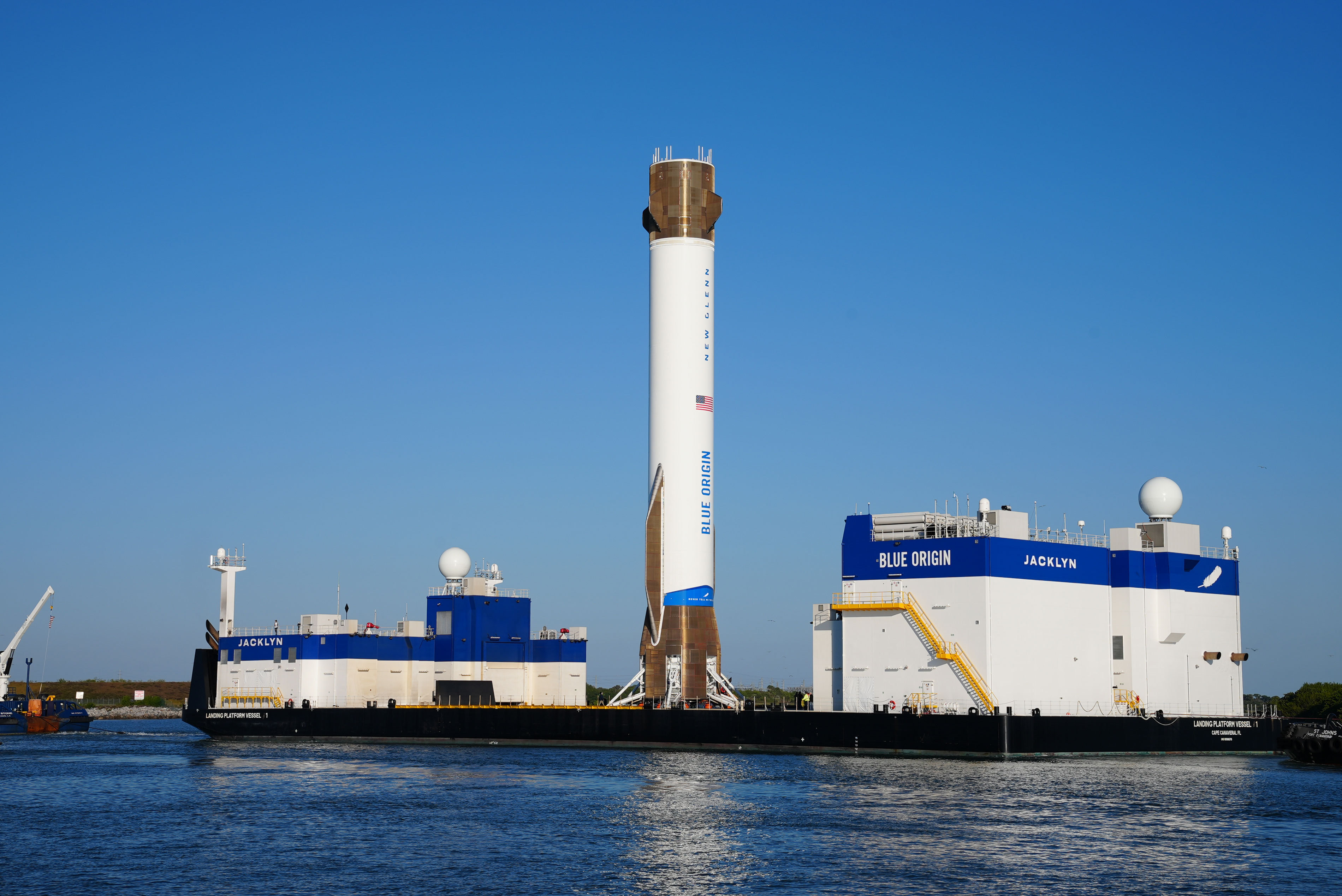 【蓝色起源重启新格伦火箭二级复用研发】蓝色起源工程师围绕