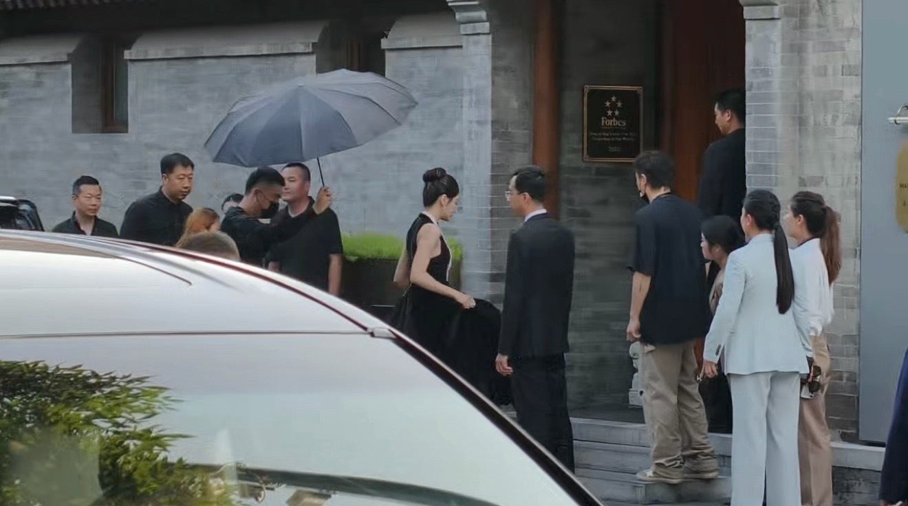 御木本高珠展迪丽热巴又出神图了，公主殿下迪丽热巴影视爽剧爆，20亿+票房女主 
