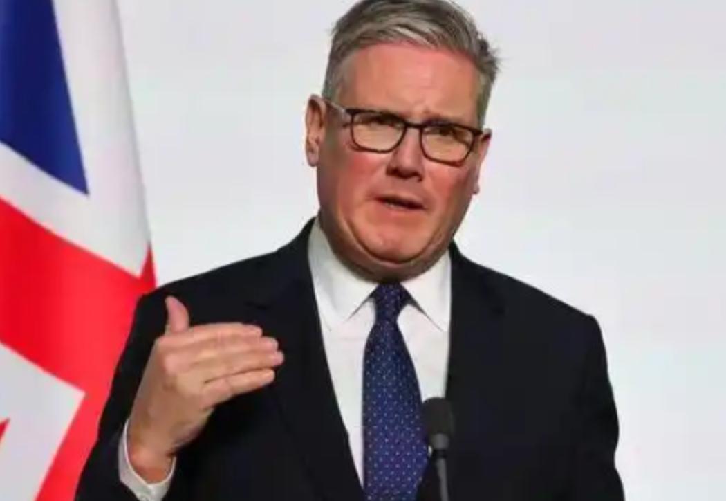 英国首相一句话，直接扔向了全世界。他说，中国，是世界三大强国之一。这话不是私下说