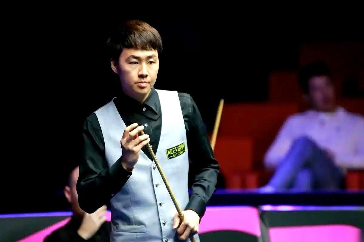 一杆清脆的114分，中国球员徐思长出一口气，把斯诺克世锦赛资格赛决胜轮的比分，从