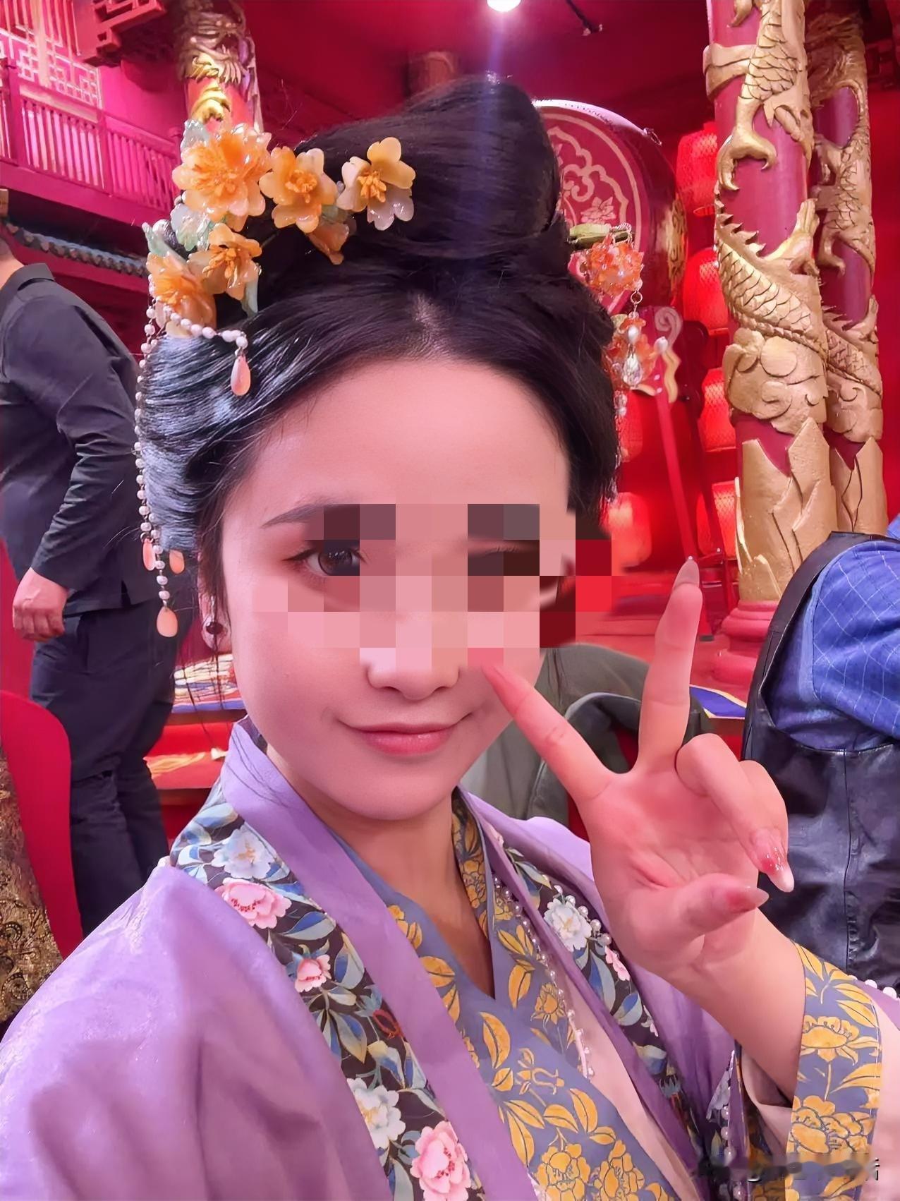 都说找儿媳难，找女婿更难
月月催，年年催
一晃女儿年过三十了
只能相亲找对象了