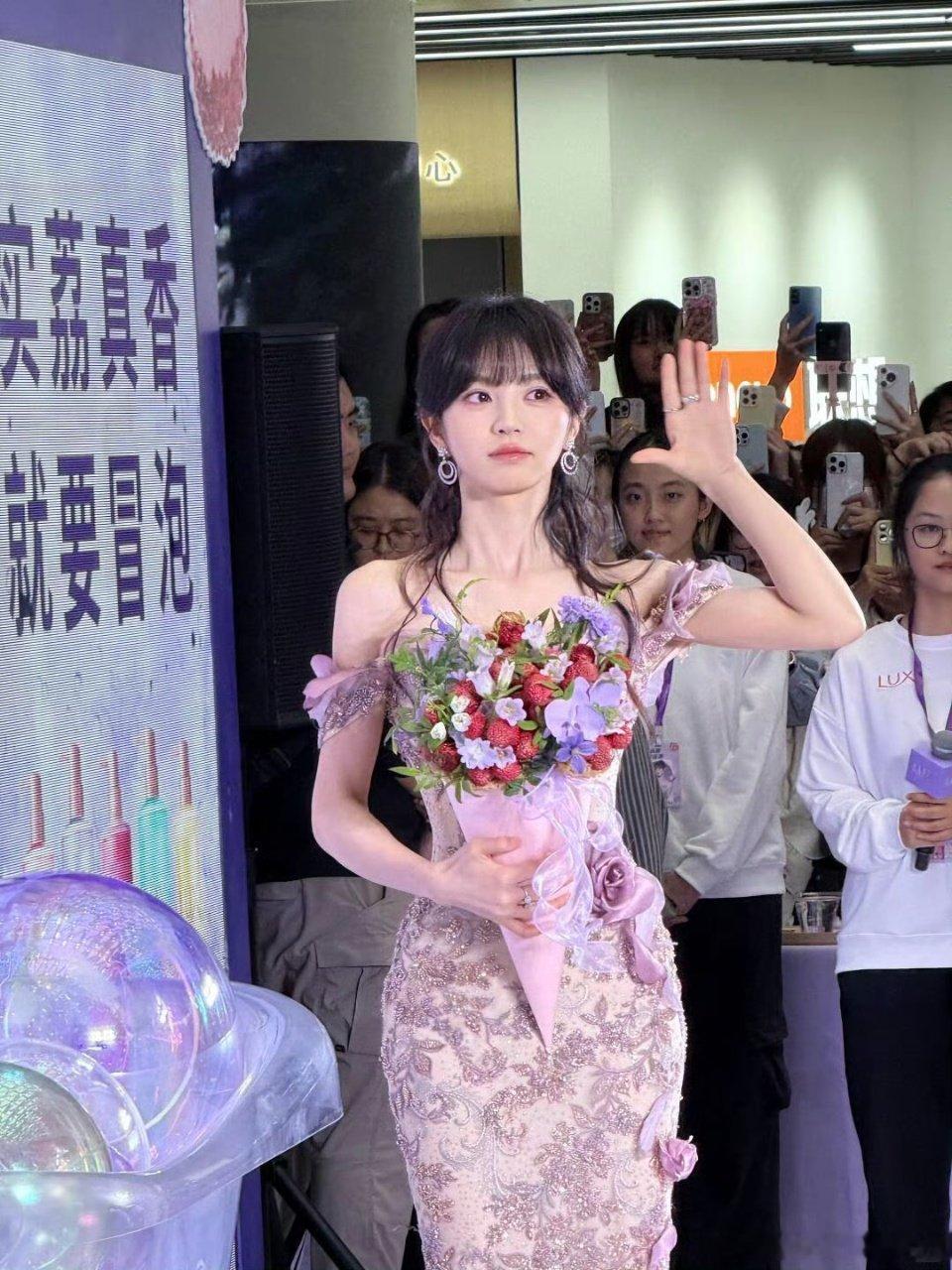 田曦薇紫丁香仙子田曦薇北京线下人气 田曦薇紫丁香仙子真的绝美啊啊啊 ​​​