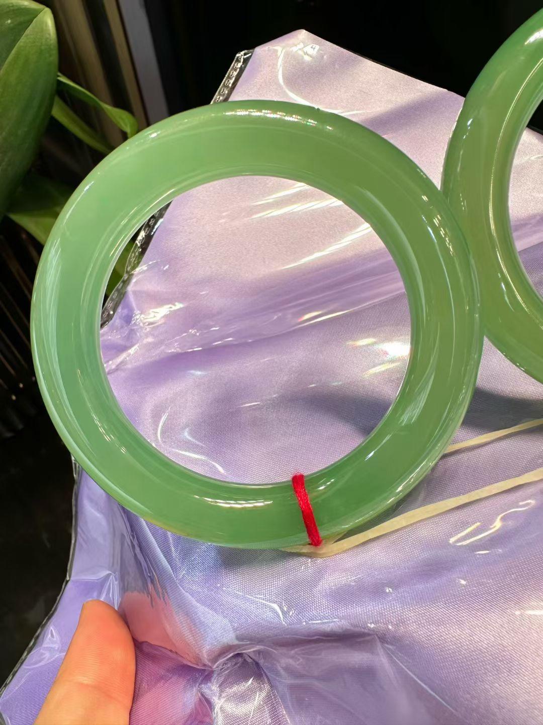 冰果绿圆条手镯，清爽起光，完美中七大价，圈口57.5*12.3*12.3mm 5