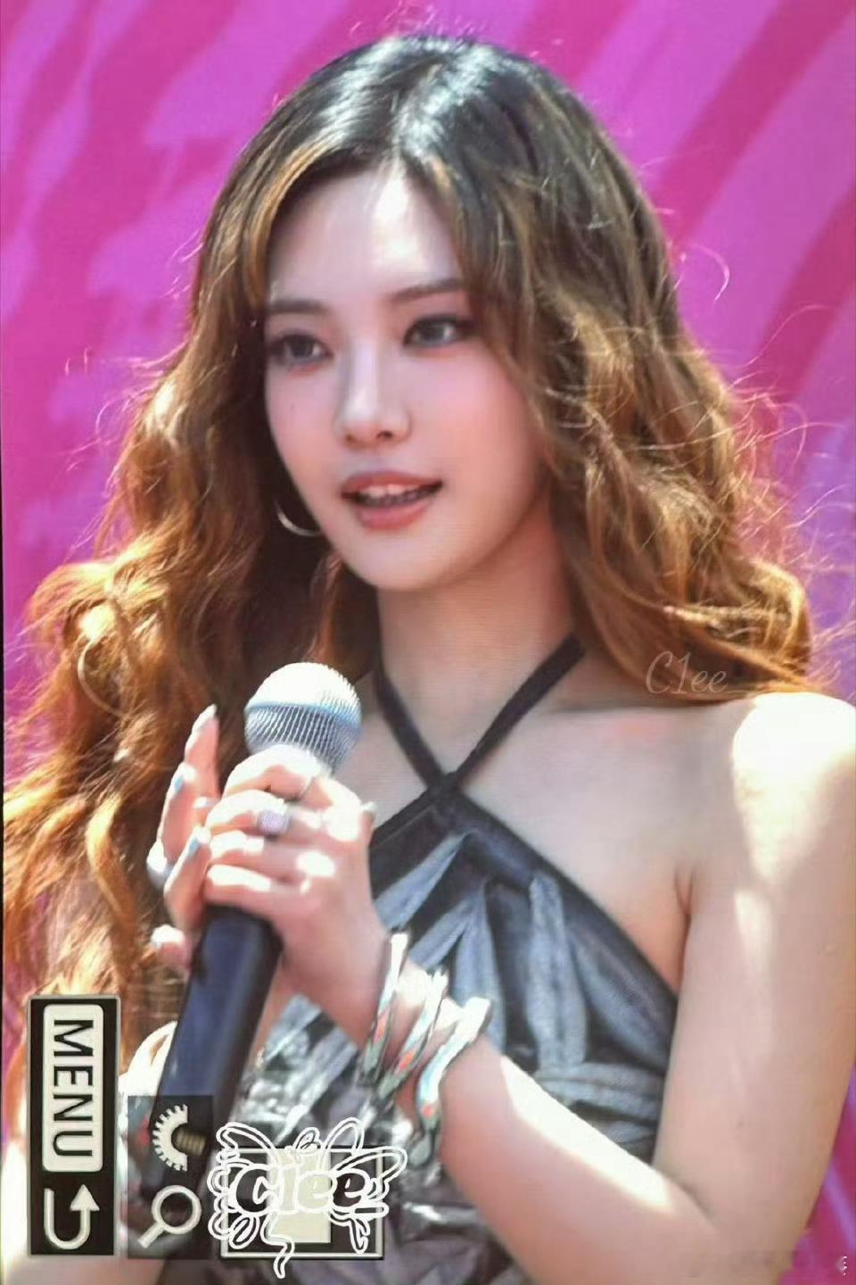来自亚洲的宁王 ！连风都在偏爱她🥰美爆了💥宁艺卓卷发辣妹 /aespa洛杉矶