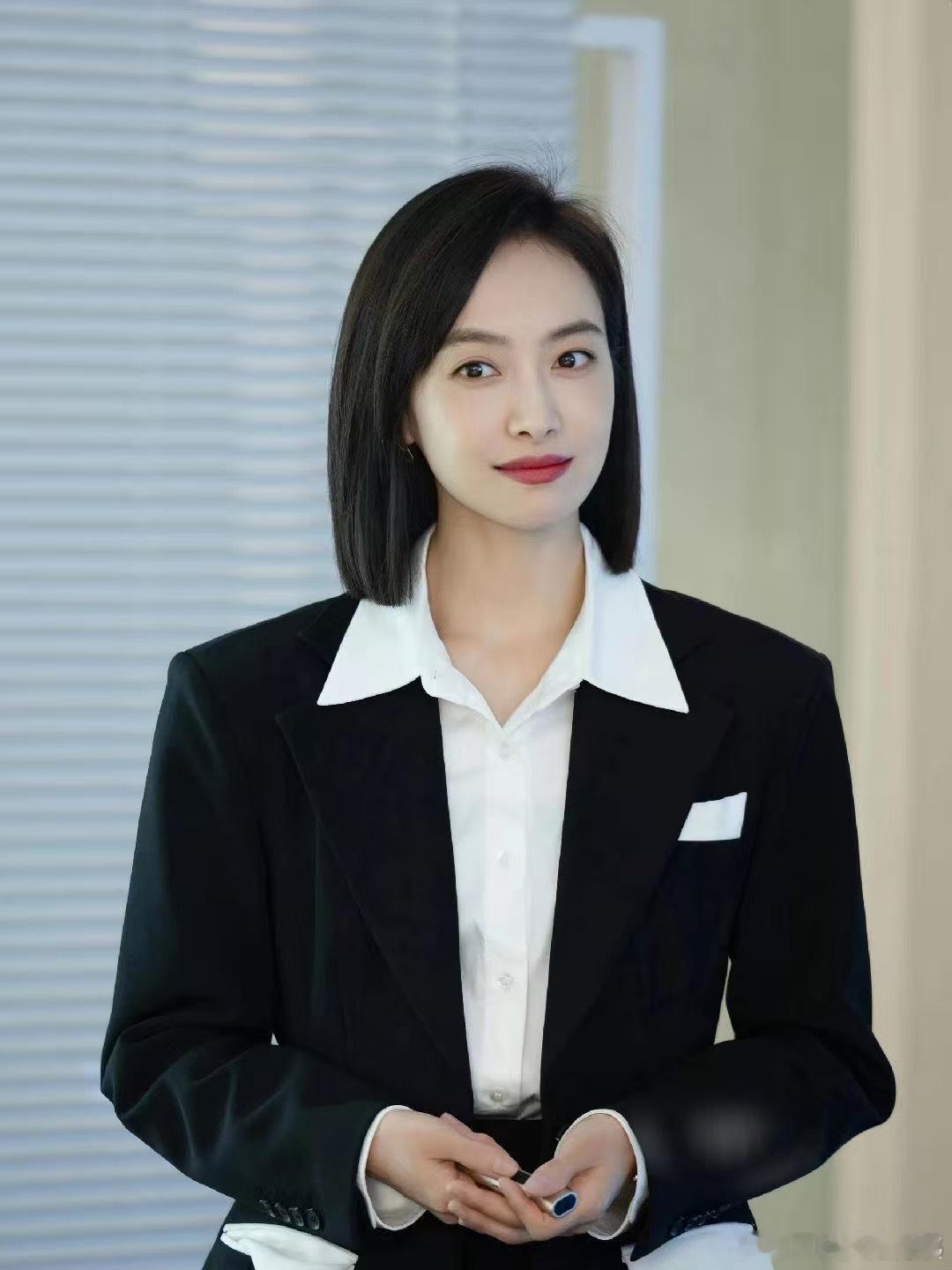 不知道的以为宋茜又有职场剧上新了不知道的以为宋茜又有职场剧上新了！看她在《我们的