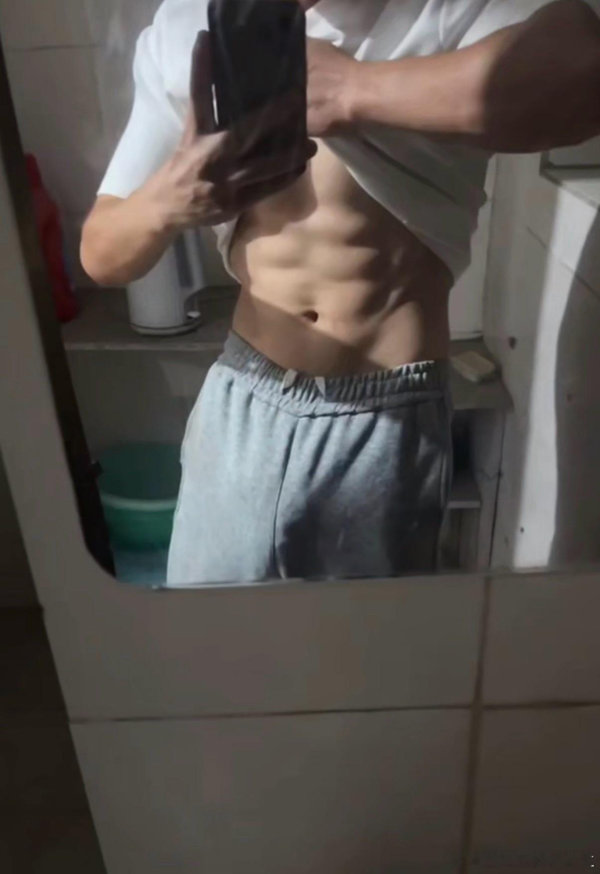 八块腹肌