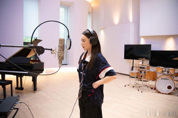 阚清子新歌首唱阚清子原创歌曲我羡慕 阚清子在浪姐舞台惊艳献唱，全开麦舞台真诚又动