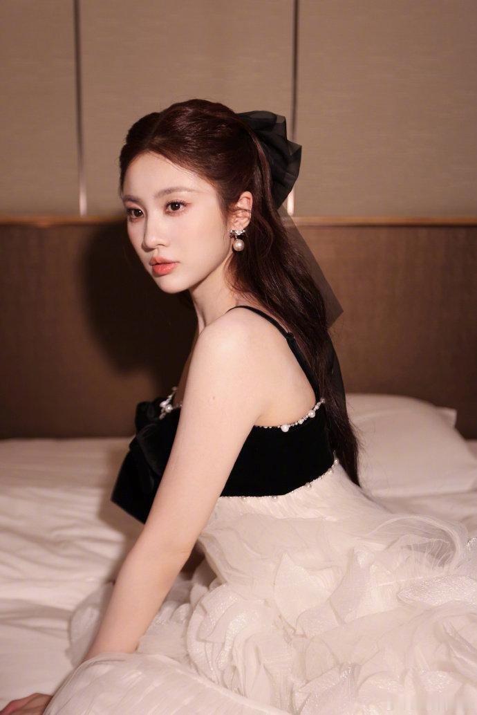 张慧雯同学说她平常不怎么爱说话 同学口中话少的张慧雯，浪姐舞台自信喊话，舞蹈功底